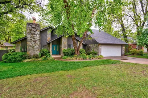 2208 Brookwood Dr, Edmond, OK 73034