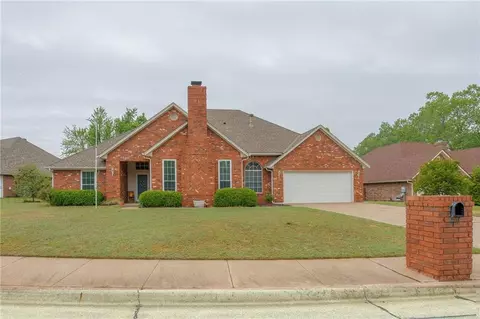 501 Copperfield Dr, Edmond, OK 73003