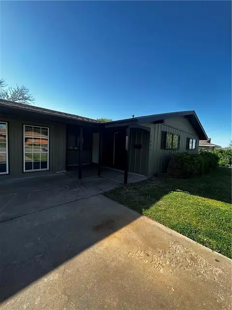2605 NW 34th St, Lawton, OK 73505