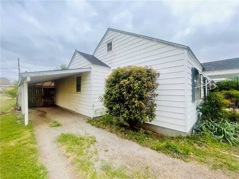 504 N Willard St, Altus, OK 73521 photo 2