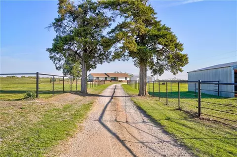 10300 E Lone Chimney Rd, Glencoe, OK 74032