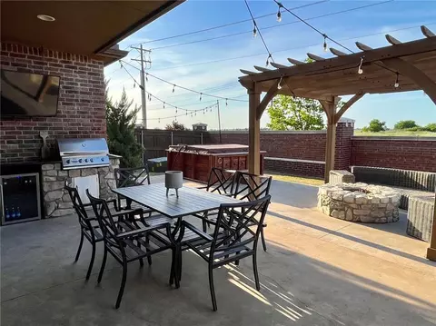 4521 Moorgate Dr, Norman, OK 73072 photo 2