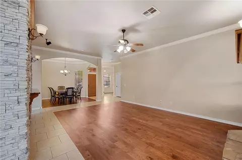 801 Kelsi Dr, Moore, OK 73160 photo 6
