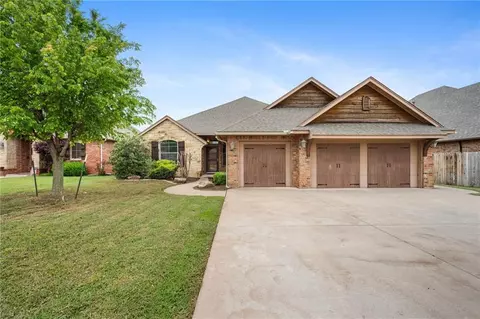 801 Kelsi Dr, Moore, OK 73160