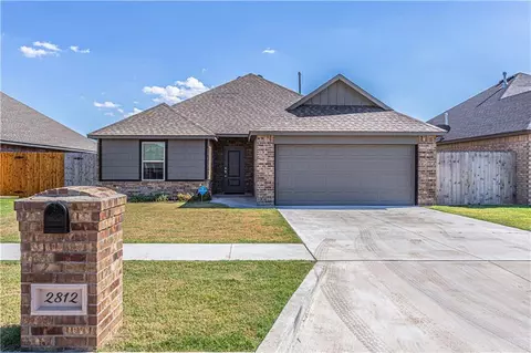 2812 Hayride Dr, Weatherford, OK 73096
