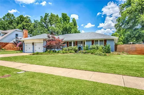 1221 Greenbriar Dr, Norman, OK 73072