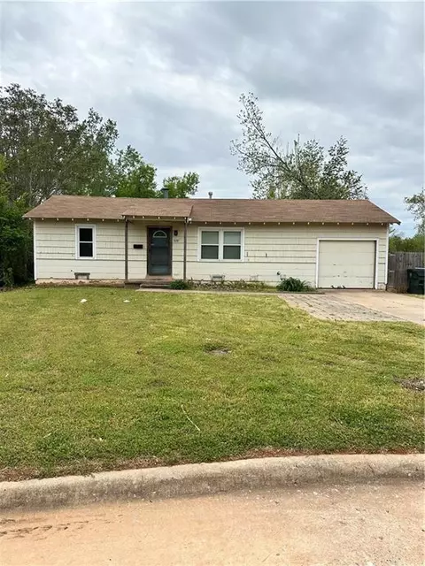 928 Holly Dr, Midwest City, OK 73110