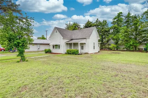 201 SW 4th St, Tuttle, OK 73089 photo 3