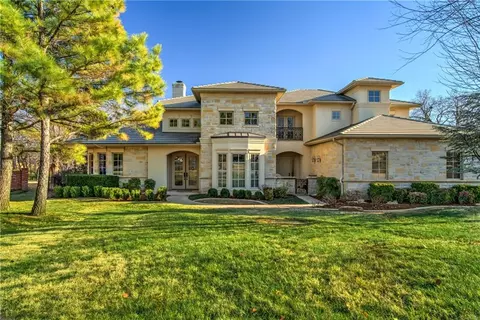 18608 Wolf Creek Dr, Edmond, OK 73012