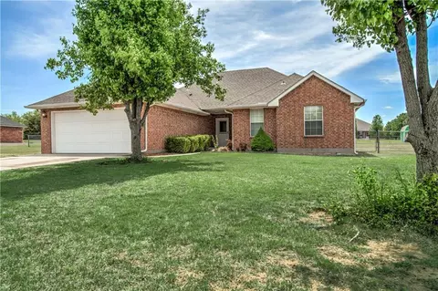200 Tulip Trl, Edmond, OK 73025