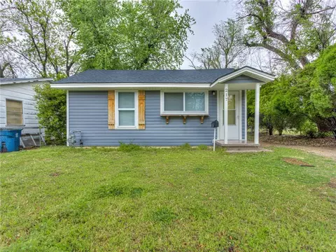 217 W Thatcher St, Edmond, OK 73003