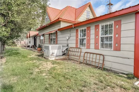 901 E 1st St, Granite, OK 73547 photo 2