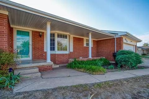 212 N Elm St, Okeene, OK 73763
