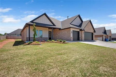 4832 Constitution Ln, Tuttle, OK 73089 photo 2