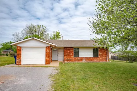 417 SE 7th St, Blanchard, OK 73010