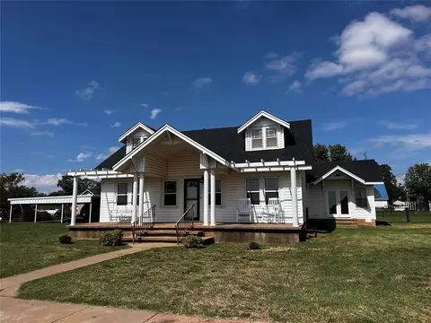 313 E 6th St, Hydro, OK 73048 photo 2