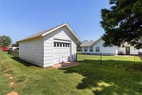 313 E 6th St, Hydro, OK 73048 photo 29