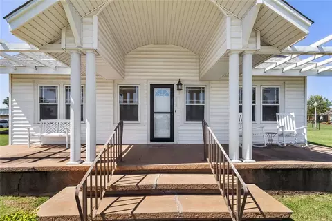 313 E 6th St, Hydro, OK 73048 photo 3