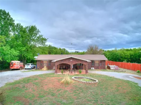 245 E Riddle Rd, Chickasha, OK 73018 photo 2