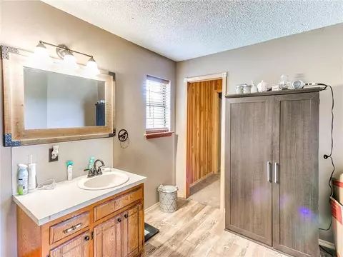 245 E Riddle Rd, Chickasha, OK 73018 photo 16