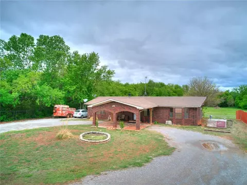 245 E Riddle Rd, Chickasha, OK 73018 photo 3