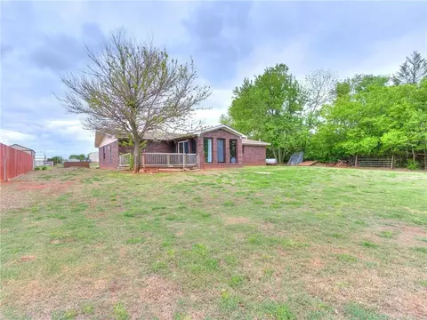 245 E Riddle Rd, Chickasha, OK 73018 photo 8