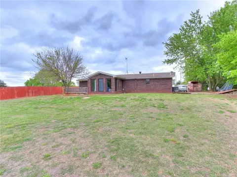 245 E Riddle Rd, Chickasha, OK 73018 photo 10
