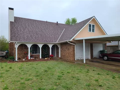 804 Cooper Ln, Yukon, OK 73099