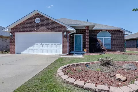 8021 Woodhue Dr, Del City, OK 73135