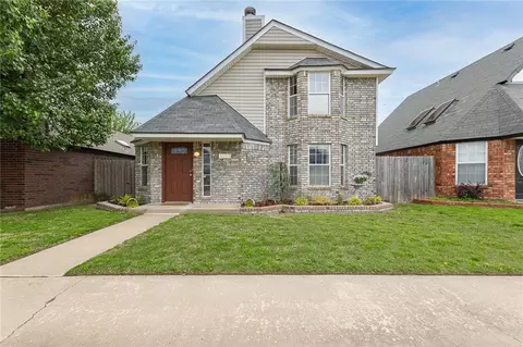 2103 Parkview Dr, Moore, OK 73170