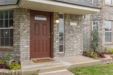 2103 Parkview Dr, Moore, OK 73170 photo 3