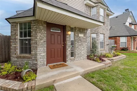 2103 Parkview Dr, Moore, OK 73170 photo 2