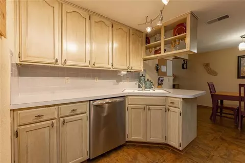 2103 Parkview Dr, Moore, OK 73170 photo 17