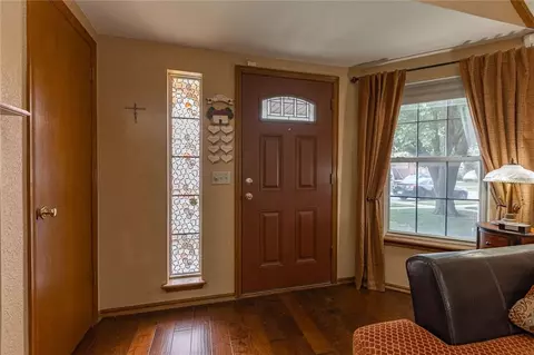 2103 Parkview Dr, Moore, OK 73170 photo 4