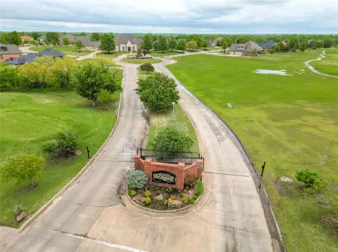 1200 Muirfield Dr, Shawnee, OK 74801