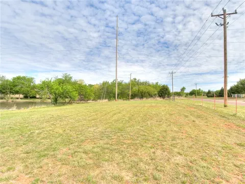 2877 S Sooner Rd, Moore, OK 73165 photo 3