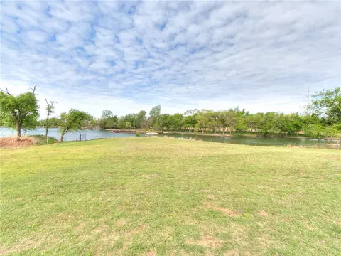 2877 S Sooner Rd, Moore, OK 73165 photo 9