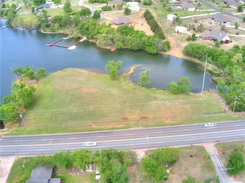 2877 S Sooner Rd, Moore, OK 73165