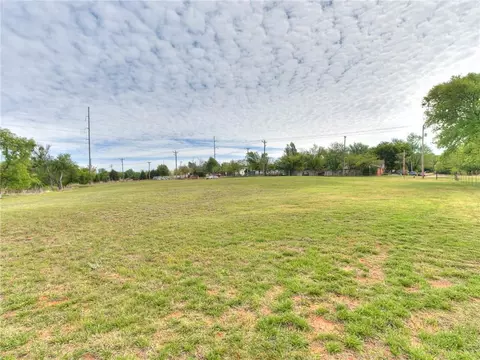 2877 S Sooner Rd, Moore, OK 73165 photo 10