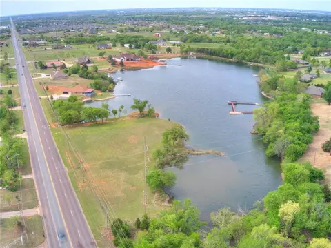 2877 S Sooner Rd, Moore, OK 73165 photo 20
