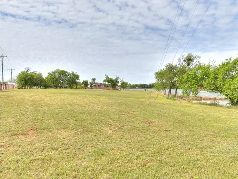 2877 S Sooner Rd, Moore, OK 73165 photo 4