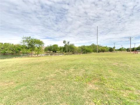 2877 S Sooner Rd, Moore, OK 73165 photo 8