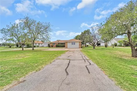 208 K St, Olustee, OK 73560 photo 3