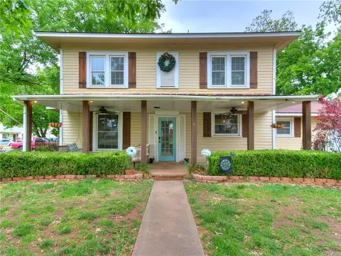 627 S 12th St, Chickasha, OK 73018