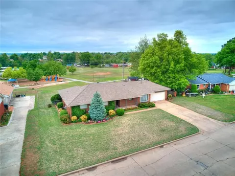 3113 Bella Vista Dr, Midwest City, OK 73110