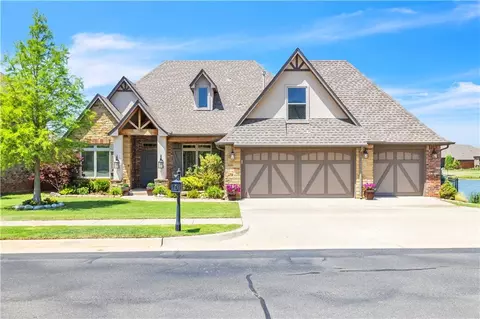 15905 Royal Crest Ln, Edmond, OK 73013