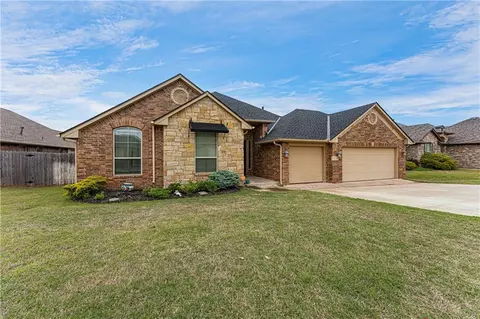 3110 Timber Shadows Dr, Norman, OK 73069