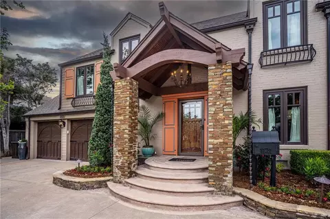 1121 Huntington Ave, Nichols Hills, OK 73116