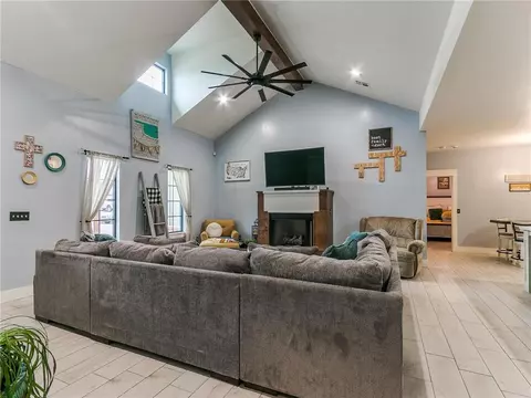1121 Adeline Dr, Shawnee, OK 74804