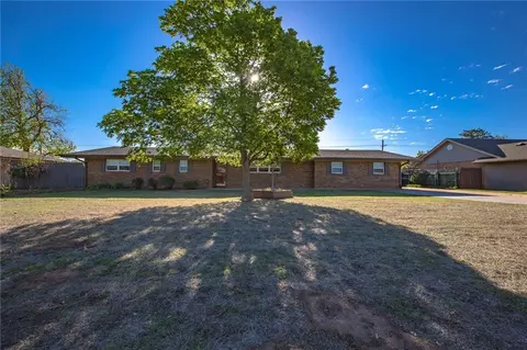 227 N Max St, Hinton, OK 73047